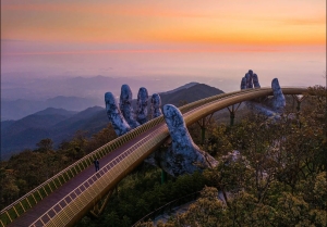 Cầu Vàng là biểu tượng được biết đến nhiều nhất ở Việt Nam theo Bored Panda
