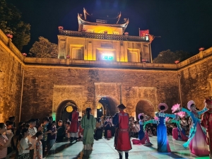 Tour đêm mở hướng đi mới cho du lịch trải nghiệm văn hoá Hà Nội